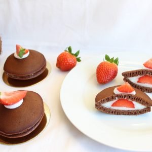 Dorayaki de cacao, coco y fresa